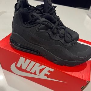 NIKE AIR MAX 270 REACT (GS) size 4.5 us
